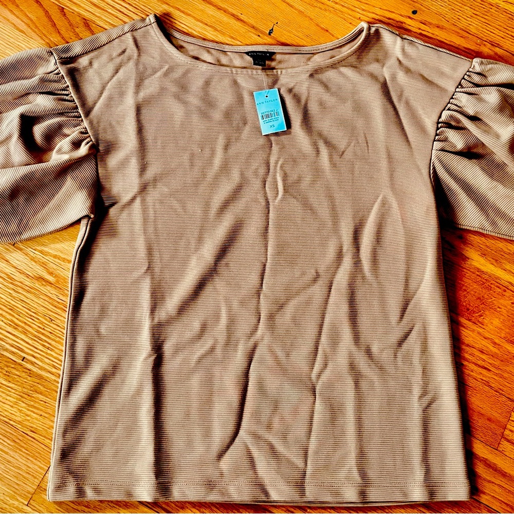 Ann Taylor NWT Tan Ribbed Blouse XS